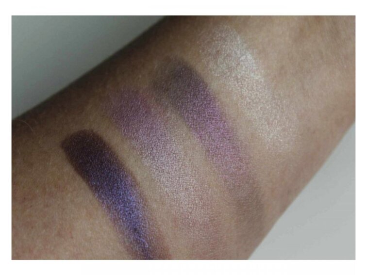 Výhodná sada: Paletka stínů Violet a pudr s kyselinou salicylovou 02