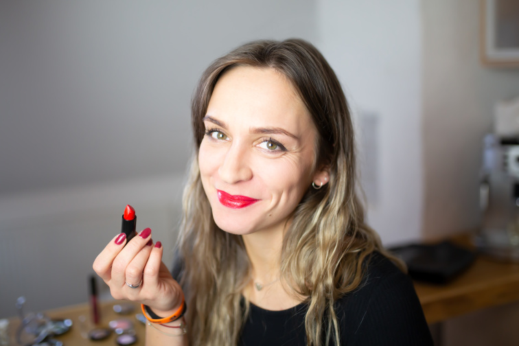 Dárkový balíček - Červený polibek ( červená rtěnka a lesk )