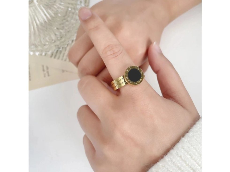 Elegantní zlatý prsten s motivem římských hodin, chirurgická ocel 316L, vnitřní průměr 14,3 mm