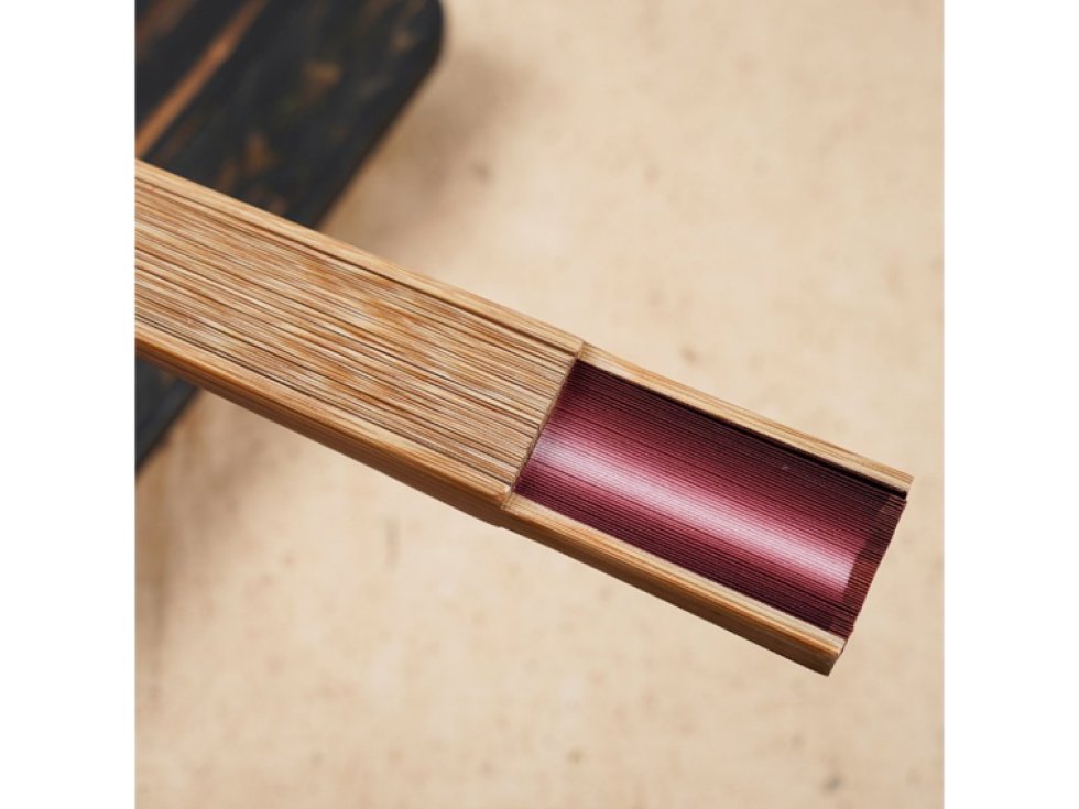Vějíř dřevěný + saténový okraj - tmavě fialový