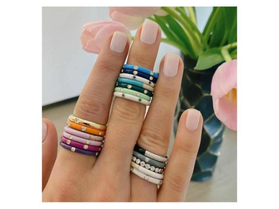 Pozlacený prsten z chirurgické oceli s velkým zirkonem, perleťová barva, odolný vůči povětrnostním vlivům