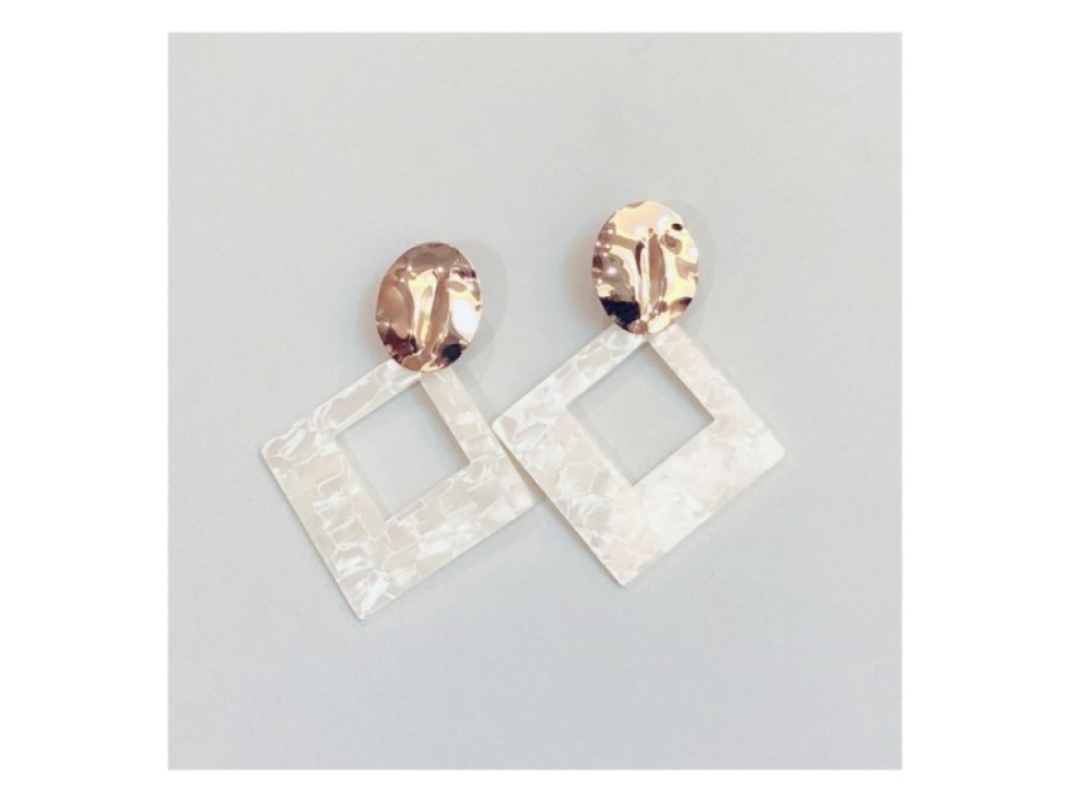 Visací náušnice trojúhelník s perlami K1260