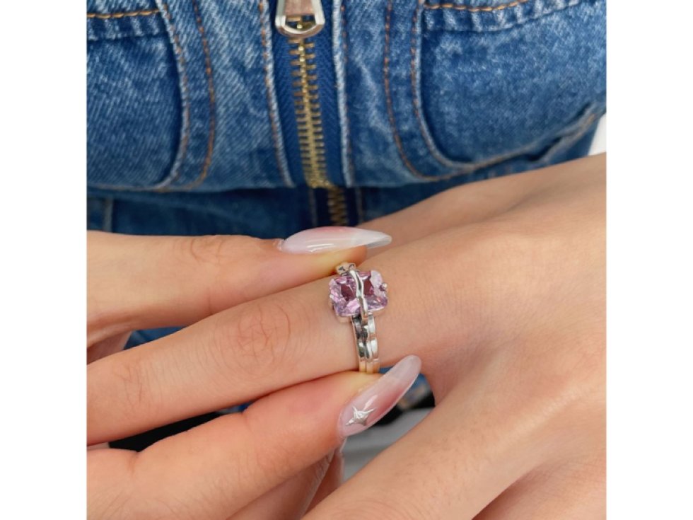 Stříbrný prsten Gisela s růžovým kamenem