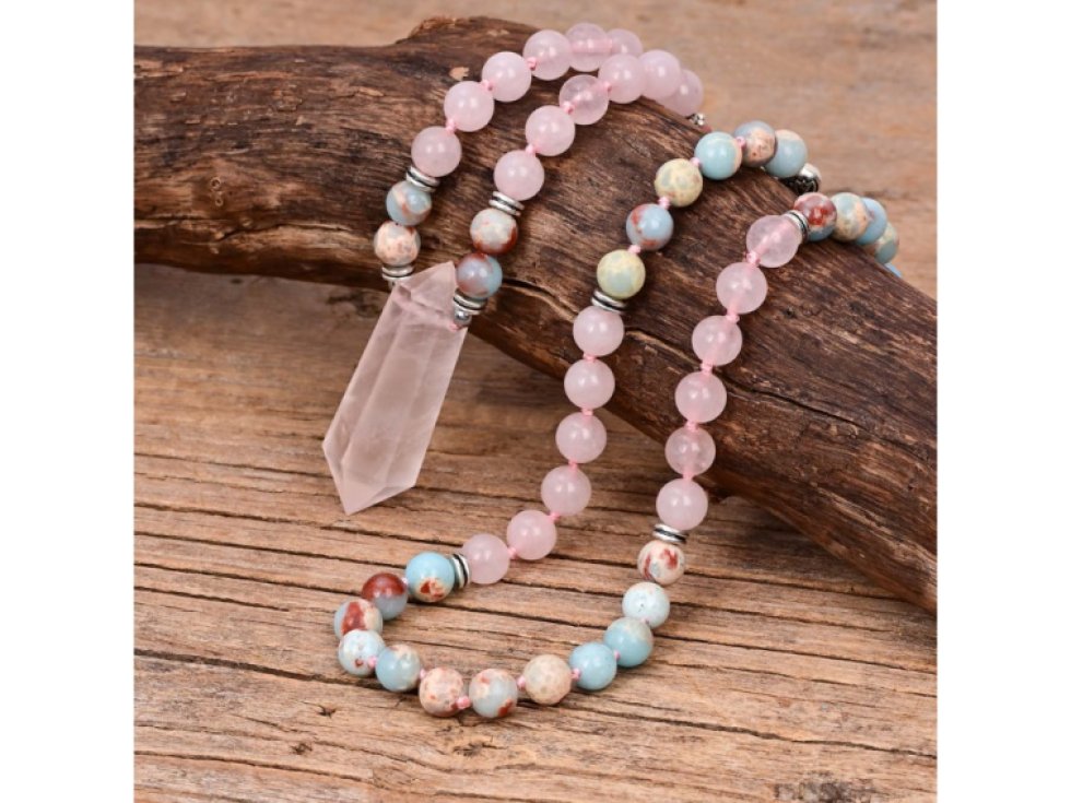 Náhrdelník z pravých kamenů: Řůženín, bižutérní kov 85 cm