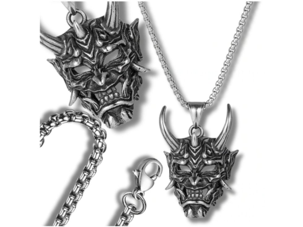 Náhrdelník s japonskou maskou démona z chirurgické oceli.