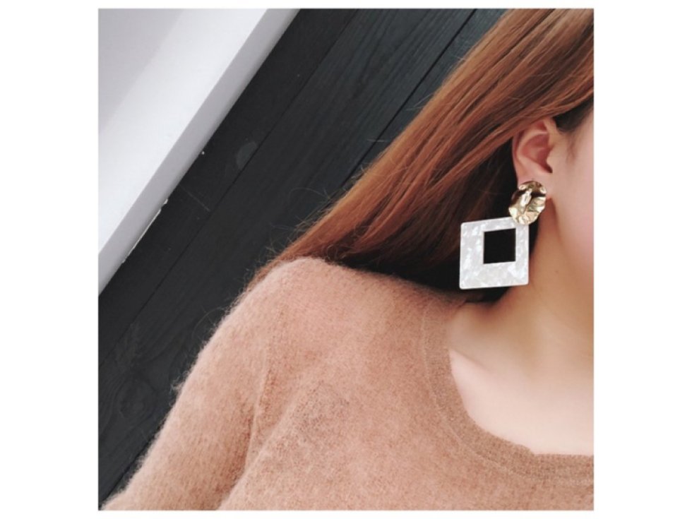 Visací náušnice trojúhelník s perlami K1260