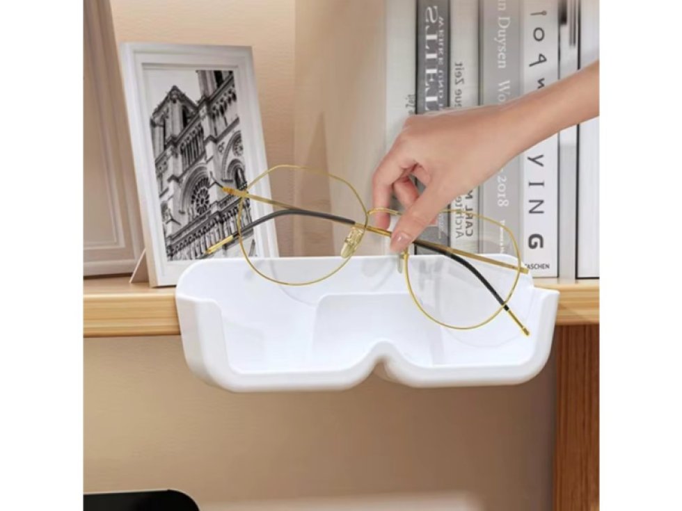 Bílý nástěnný organizér na brýle