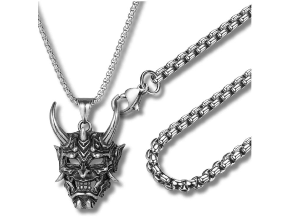 Náhrdelník s japonskou maskou démona z chirurgické oceli.