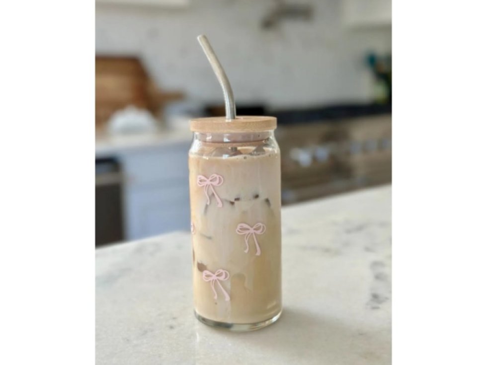 Sklenice, růžové mašličky - s brčkem a bambusovým víčkem 500 ml - SZK131Název produktu: Sklenice s růžovými mašličkami a brčkem 500 ml