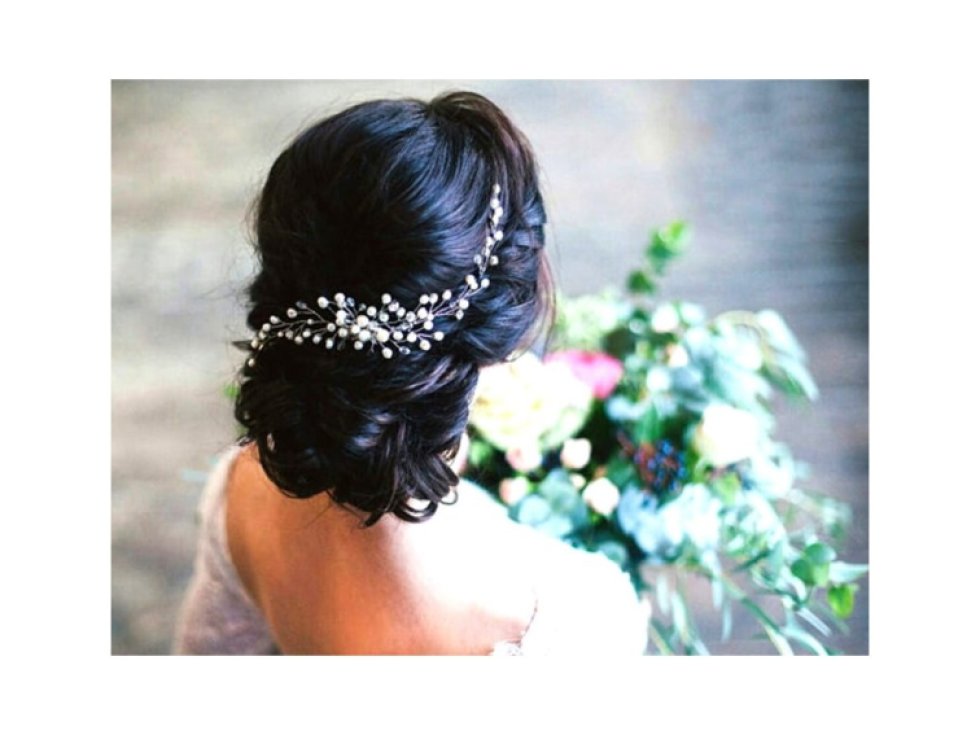 Elegantní Stříbrný Svatební Hřeben s Křišťálovou Ozdobou a Květinovými Zirkony, Velikost 18,5 cm x 7 cm