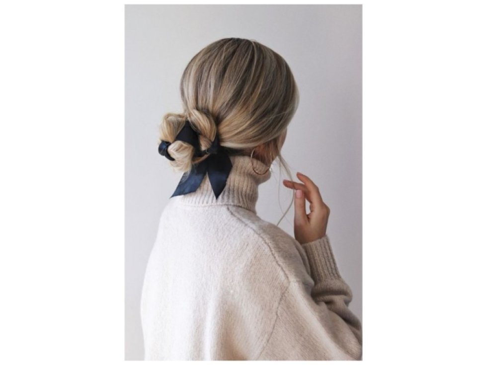 Černý šátek na krátké vlasy s průměrem gumičky až 12 cm, možnost rozvázání