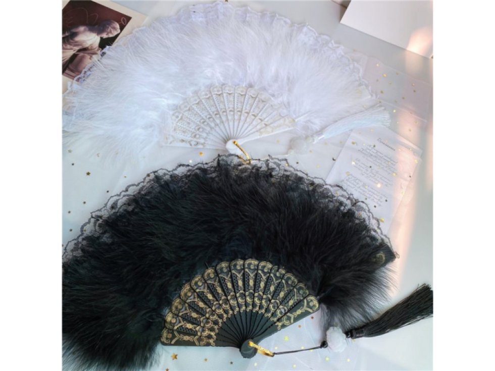 Vějíř s peříčky ( gotický, japonský styl) - červený