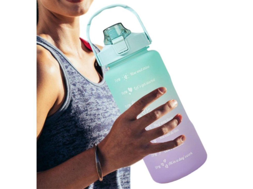 Sportovní láhev 2000 ml z pevného PC - bez BPA, ideální na vodu