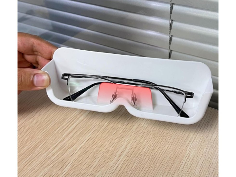Bílý nástěnný organizér na brýle