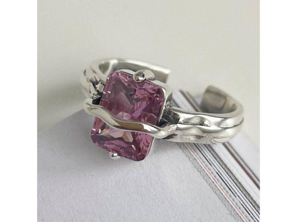 Stříbrný prsten Gisela s růžovým kamenem