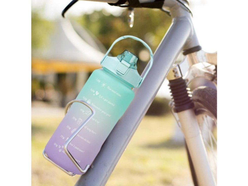 Sportovní láhev 2000 ml z pevného PC - bez BPA, ideální na vodu