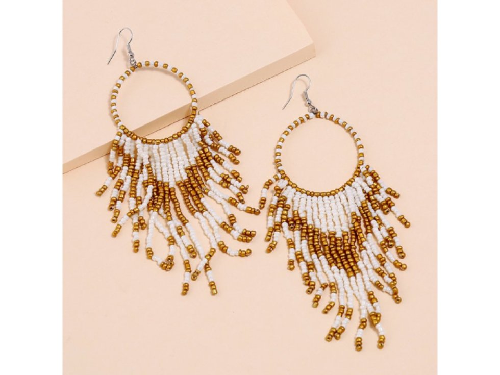Dlouhé Boho Visací Náušnice v Orientálním Retro Stylu, Kov a Korálky, 13.5 cm x 3.5 cm. Béžové