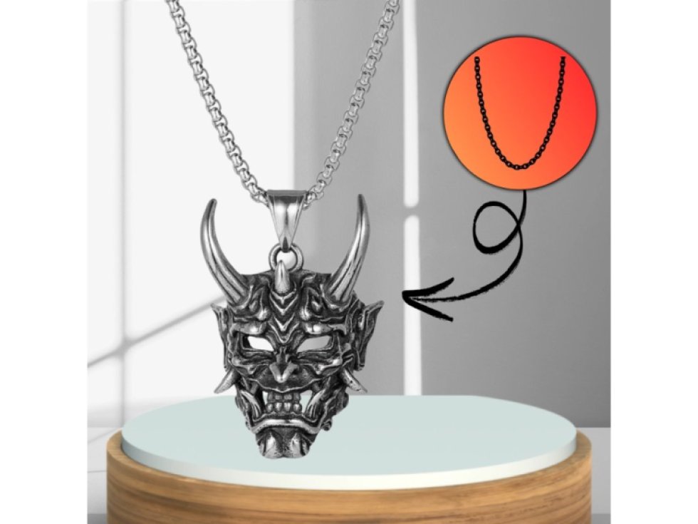 Náhrdelník s japonskou maskou démona z chirurgické oceli.