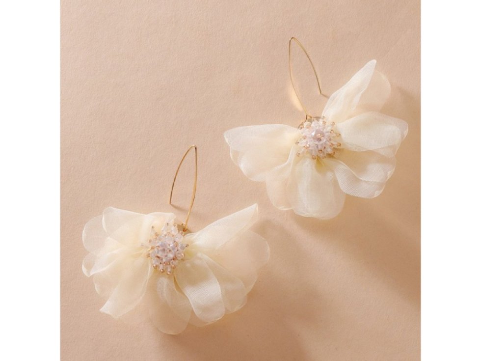 Visací náušnice s krystalky, tylové bílé květiny 10x8 cm K1675B