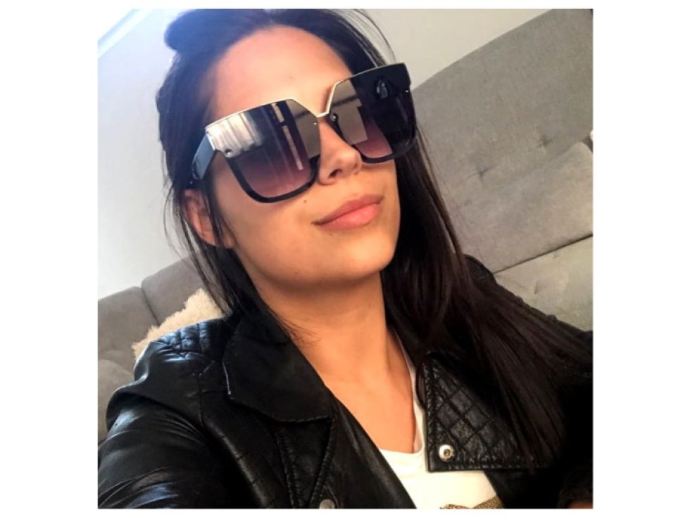 Dámské Oversize Sluneční Brýle s Kočičíma Očima, Čtvercový Tvar, Plast a Zlaté Kovové Vložky, UV400 Filtr