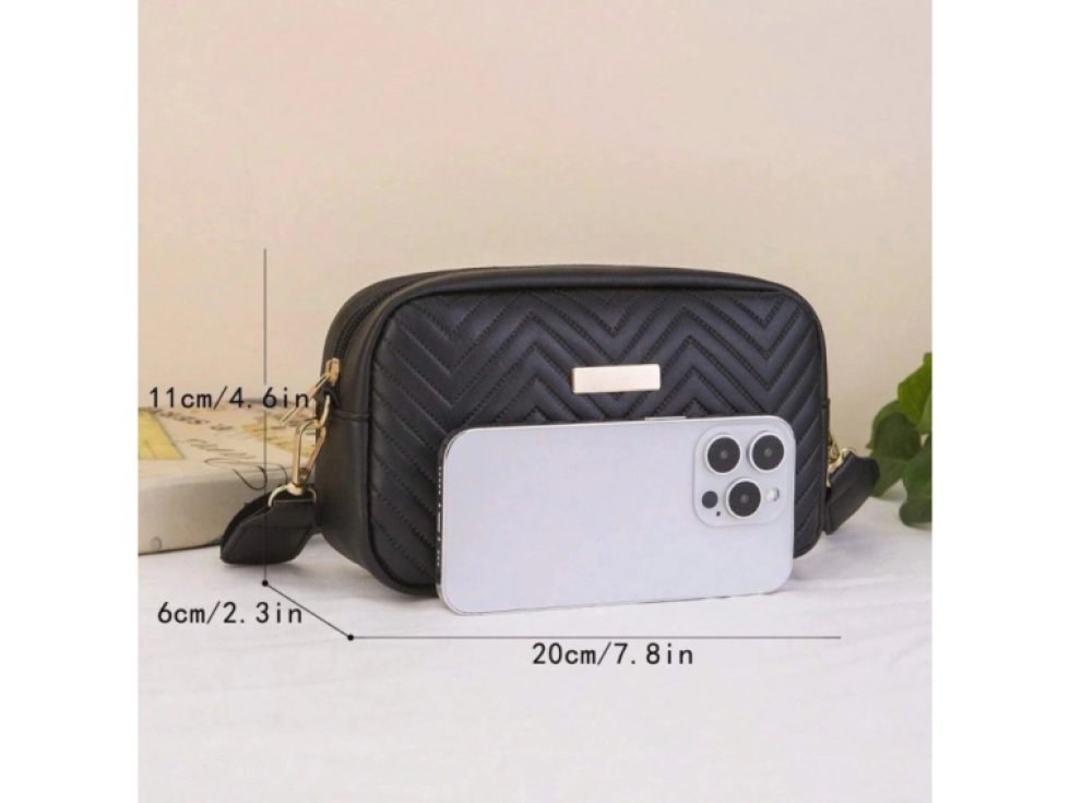 Elegantní dámská kabelka z černé eko kůže s prošíváním na rameno