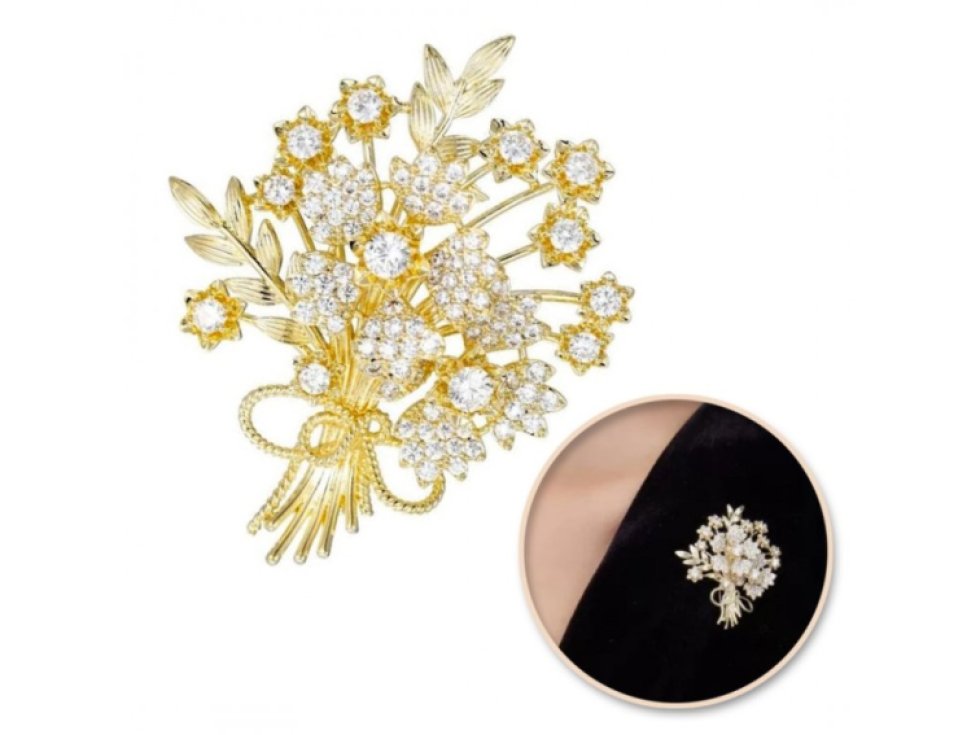 Elegantní ozdobná brož s květinovým motivem a zirkony