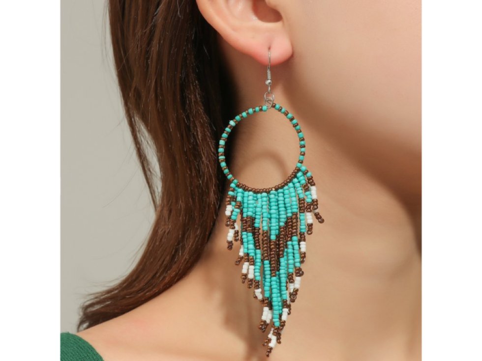 Dlouhé Boho Visací Náušnice v Orientálním Retro Stylu, Kov a Korálky, 13.5 cm x 3.5 cm. Barevné