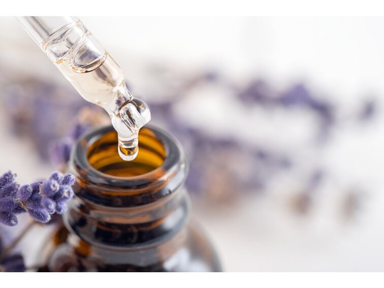 Aromaterapie s čajovým ceremoniálem pro celostní pomoc tělu, mysli i duši