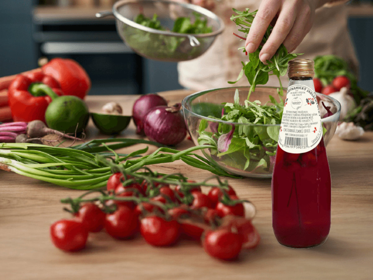 Biodynamicke leto chutna skvele - BIO extra virgin olivový olej + BIO jablečný ocet s ovocem a bylinkami ZDARMA