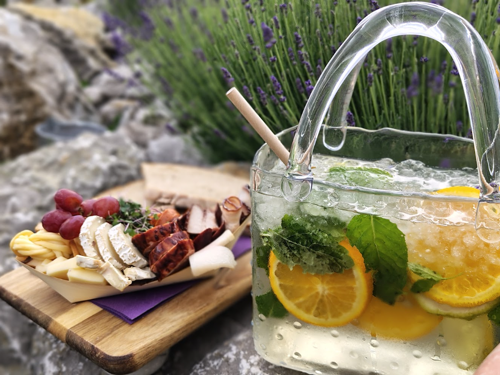 Degustační lodička plná chutí s drinkem a aromaterapií