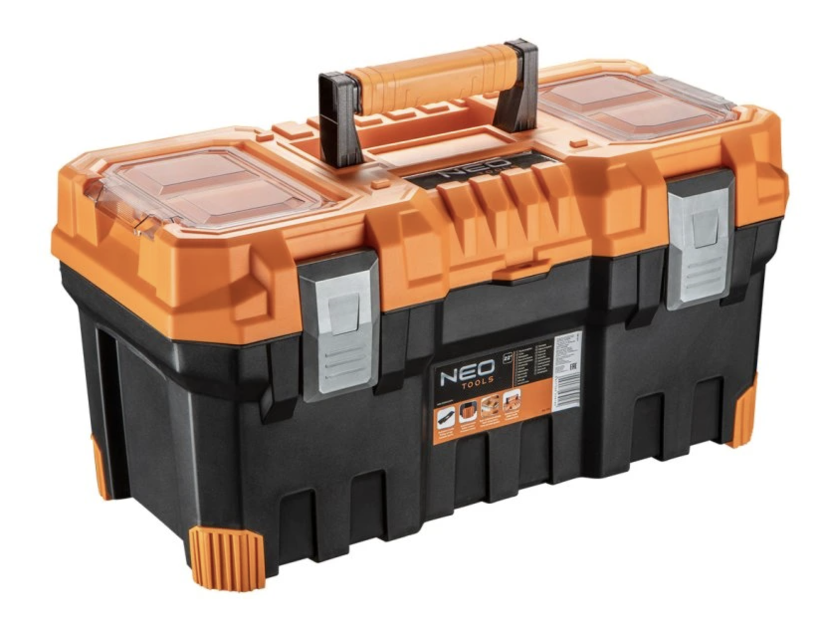 Zimní práce kolem domu a zahrady: co se dělá nejčastěji špatně