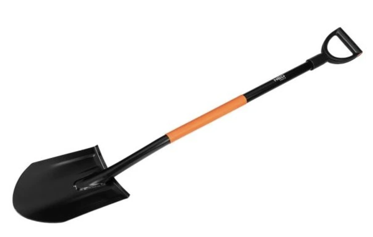 Sůl, písek nebo štěrk? Co používat v zimě a kdy