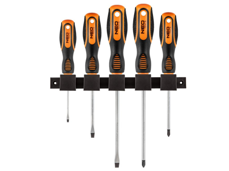 10 dárků pod stromeček na Vánoce 2025, které potěší každého kutila