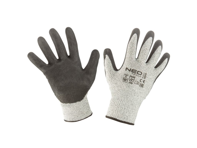 Jak zazimovat sekačku, křovinořez a další stroje