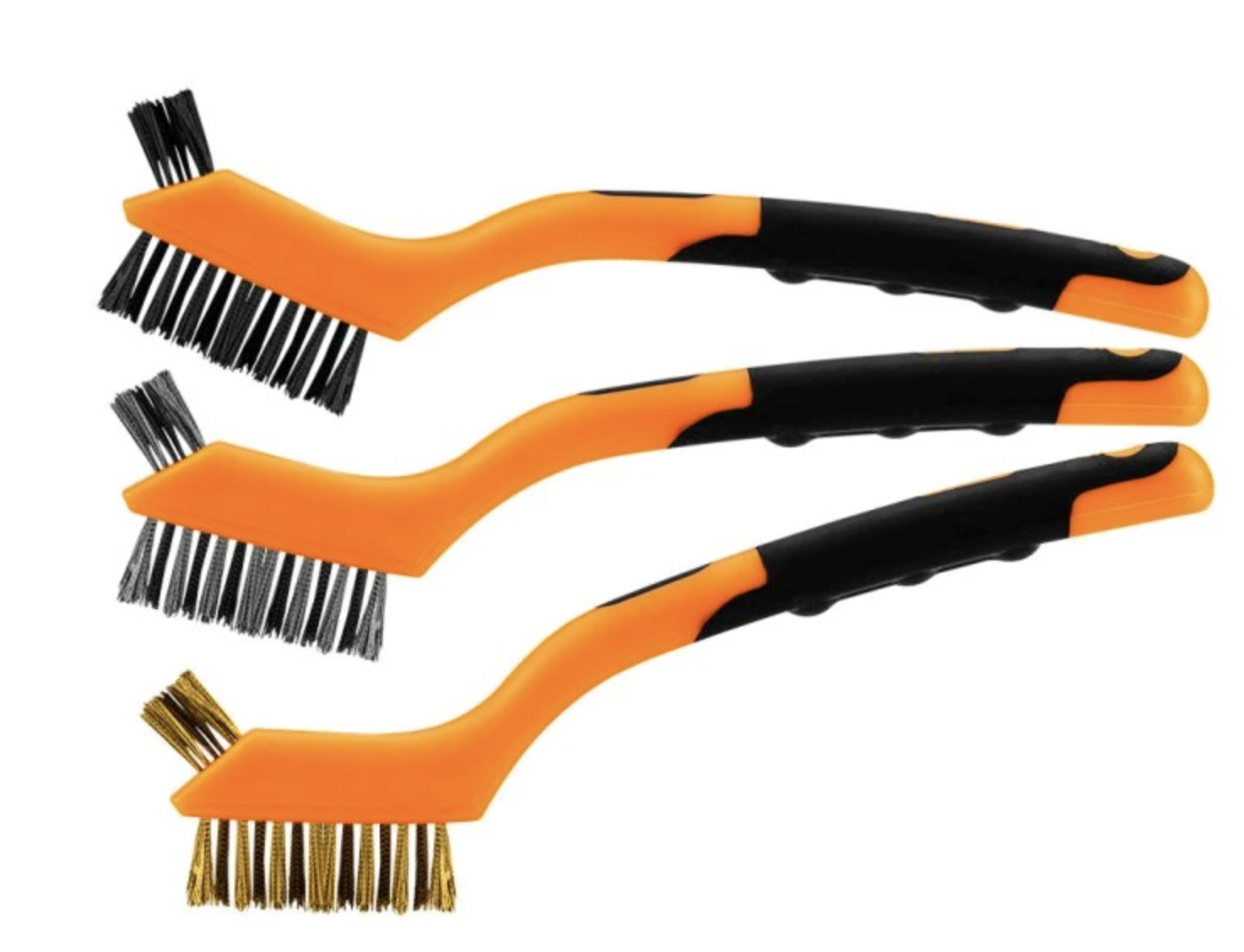 Jak odstranit mech ze zámkové dlažby efektivně