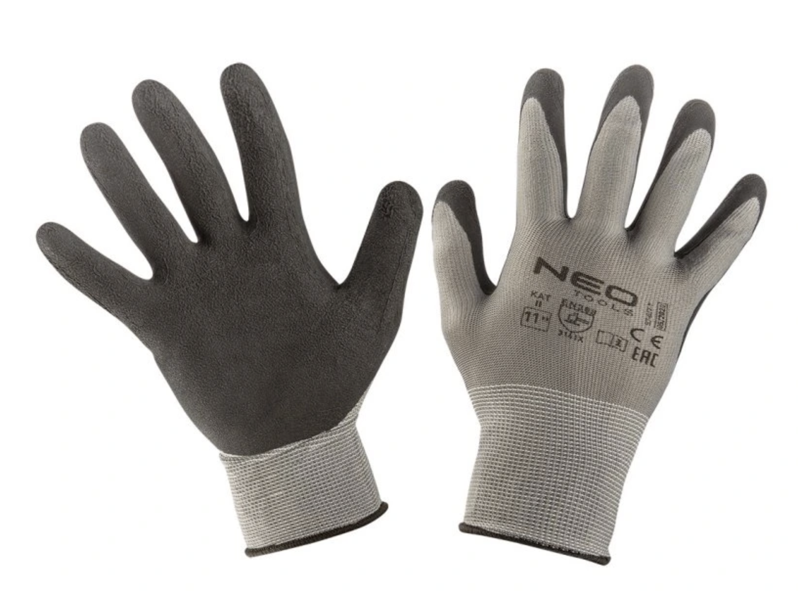 Zimní práce kolem domu a zahrady: co se dělá nejčastěji špatně