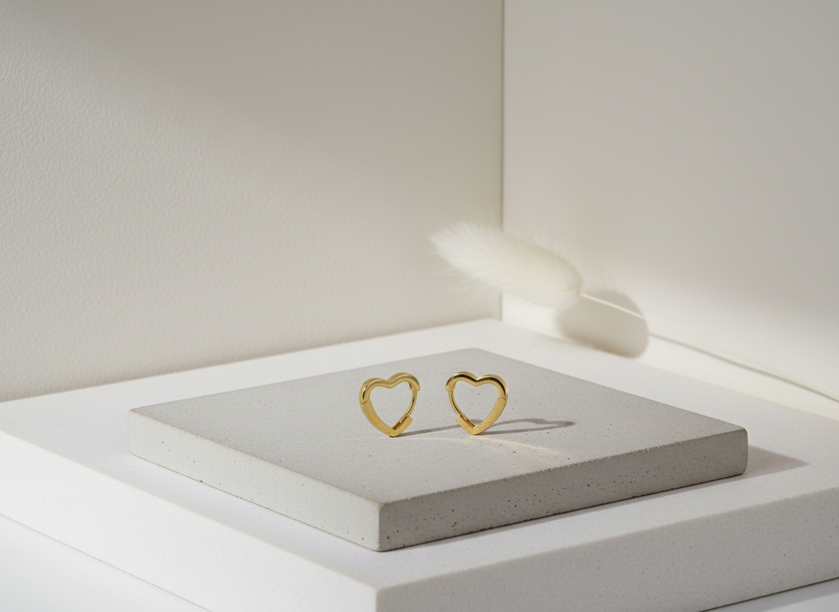 0234 MINET Elegantní pozlacené stříbrné náušnice srdce