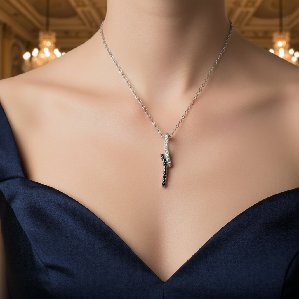 0603 MINET Luxusní stříbrný náhrdelník s bílými a černými zirkony