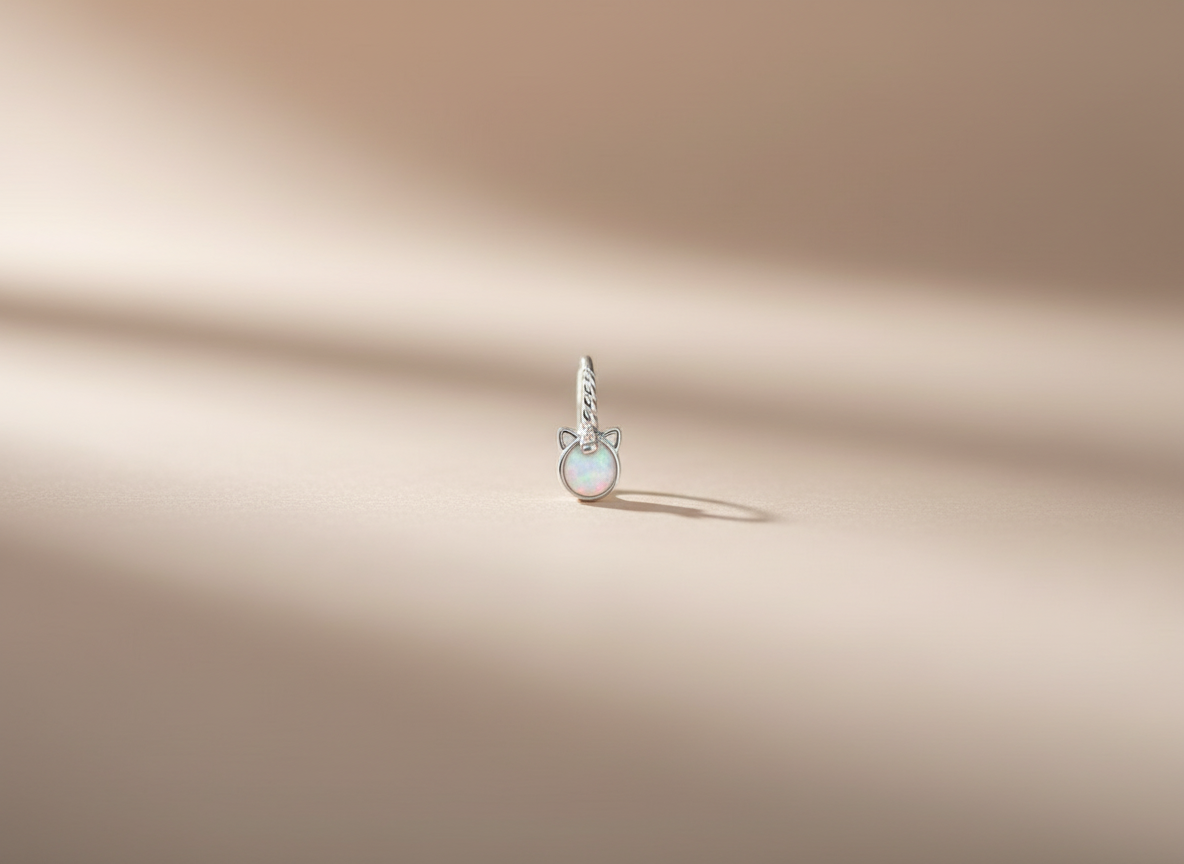 0152 MINET Dětské stříbrné náušnice jednorožci s bílými opály a bílými zirkony