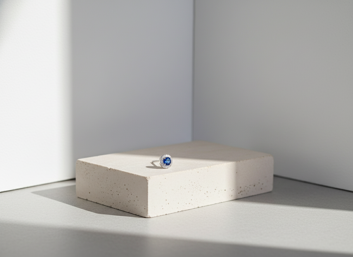 0295 MINET Elegantní stříbrné náušnice s modrými zirkony