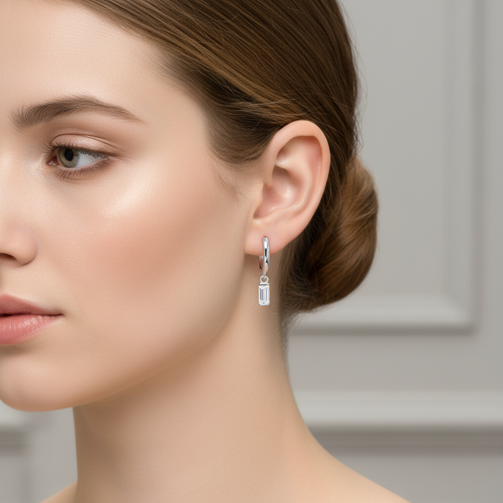 1554 MINET Stříbrné náušnice kroužky s visícími bílými zirkony