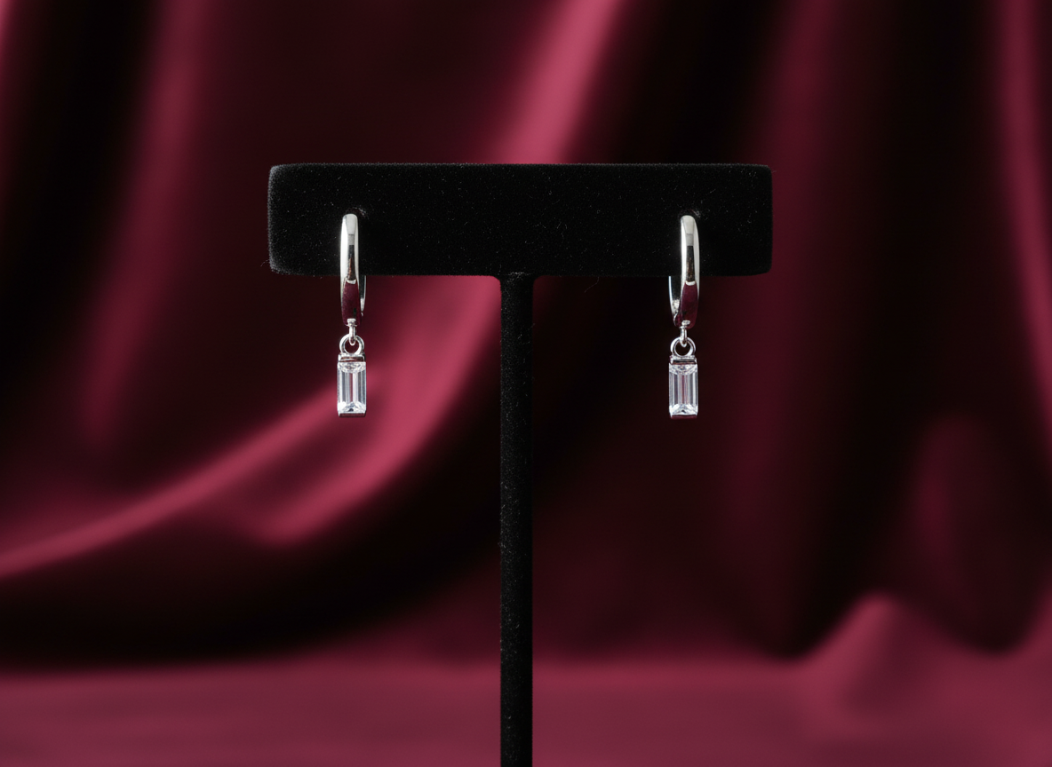 1554 MINET Stříbrné náušnice kroužky s visícími bílými zirkony