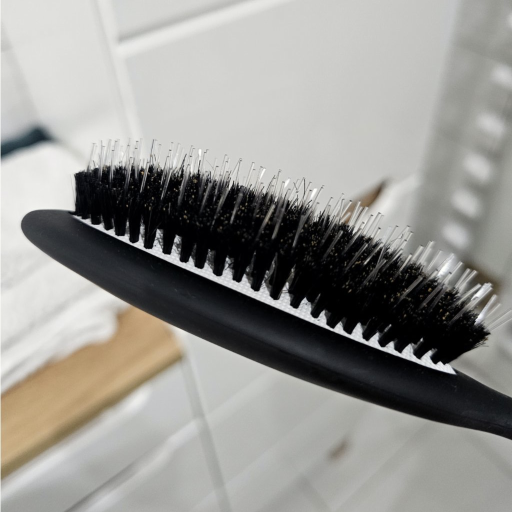 Kartáč na vlasy s kančími štětinami - černý