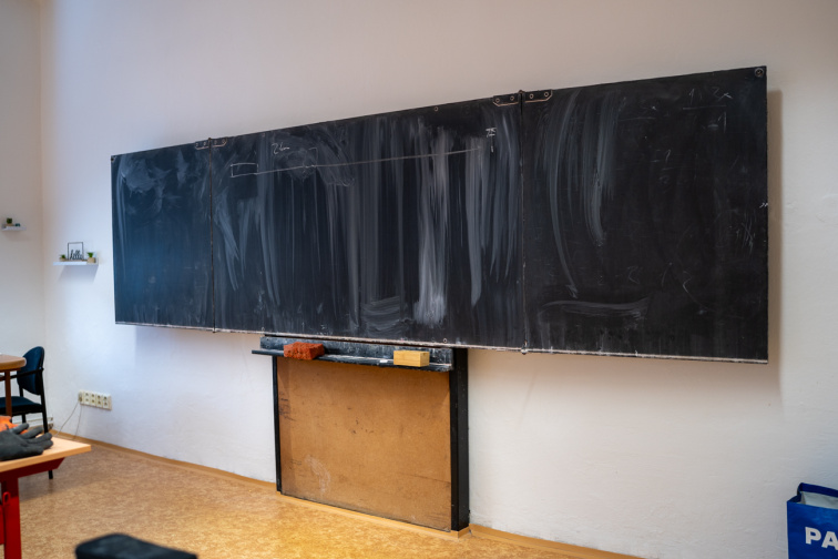 Jak připravit třídu na montáž nové školní tabule.