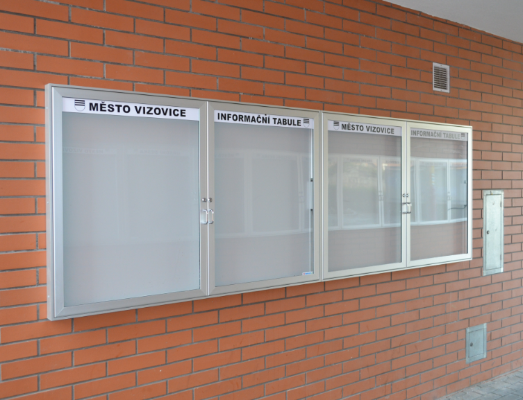 Dvojkřídlá venkovní magnetická vitrína XXL60