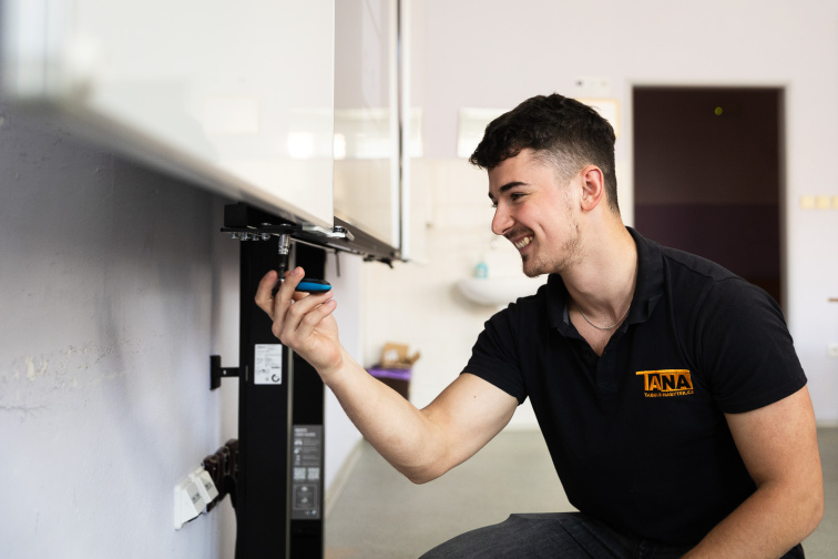 Jak připravit třídu na montáž nové školní tabule.