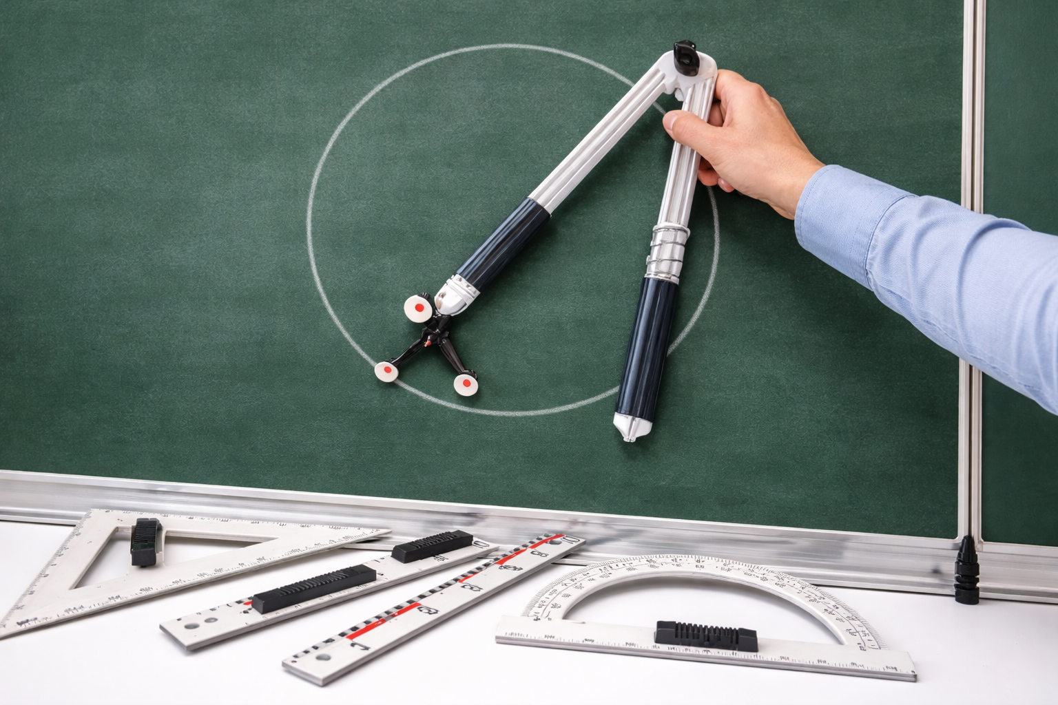 Jak správně čistit a udržovat školní tabule, aby se dobře mazaly i po letech