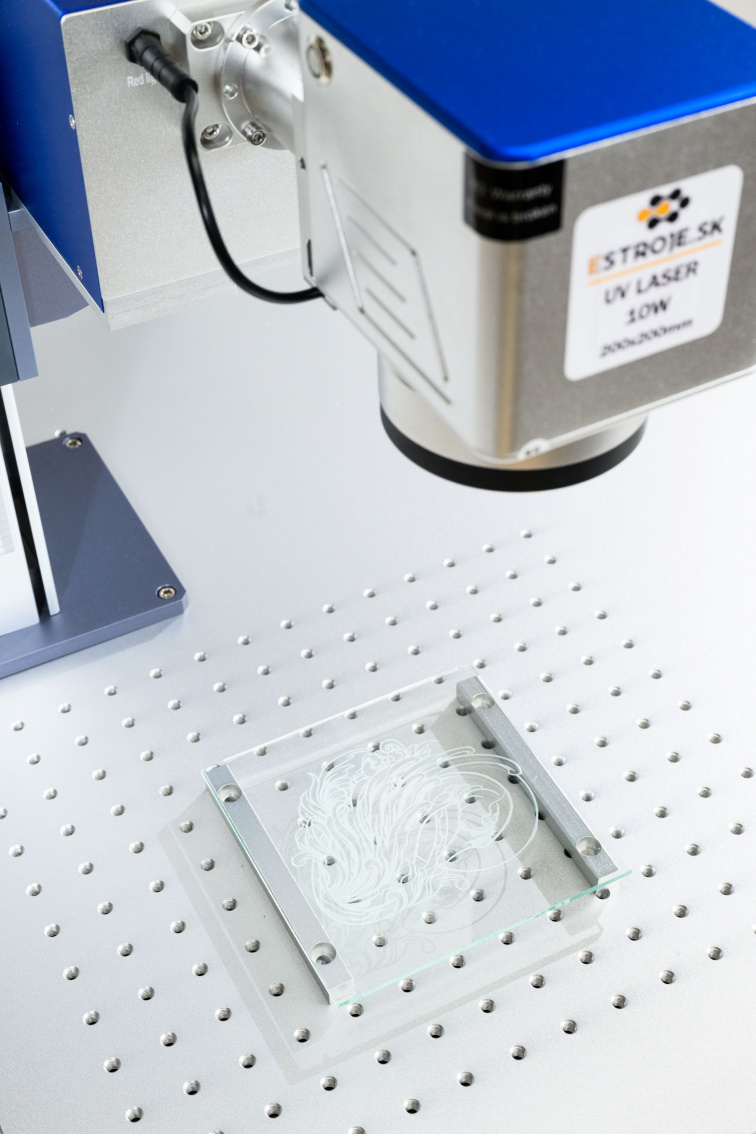 CO₂ vs Fiber vs UV laser – rozdiely v praxi