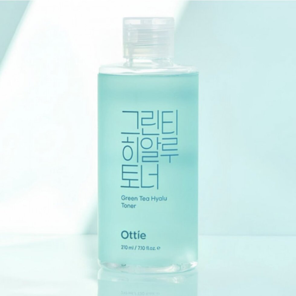 OTTIE - Green Tea Hyalu Toner - Pleťové tonikum s čajovým extraktem a kyselinou hyaluronovou - 210 ml