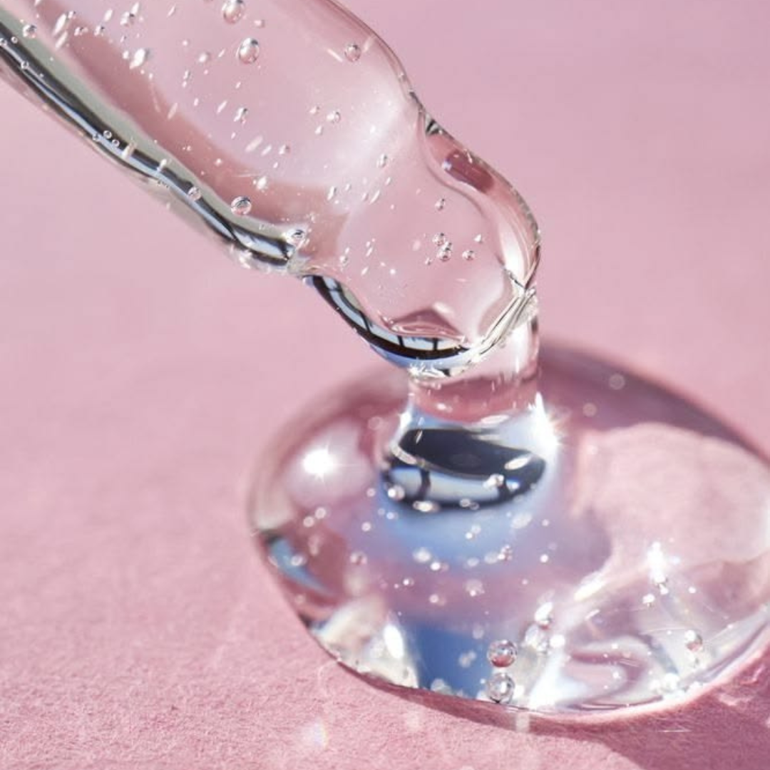 Pleťové sérum: Proč by nemělo chybět ve vaší skincare rutině